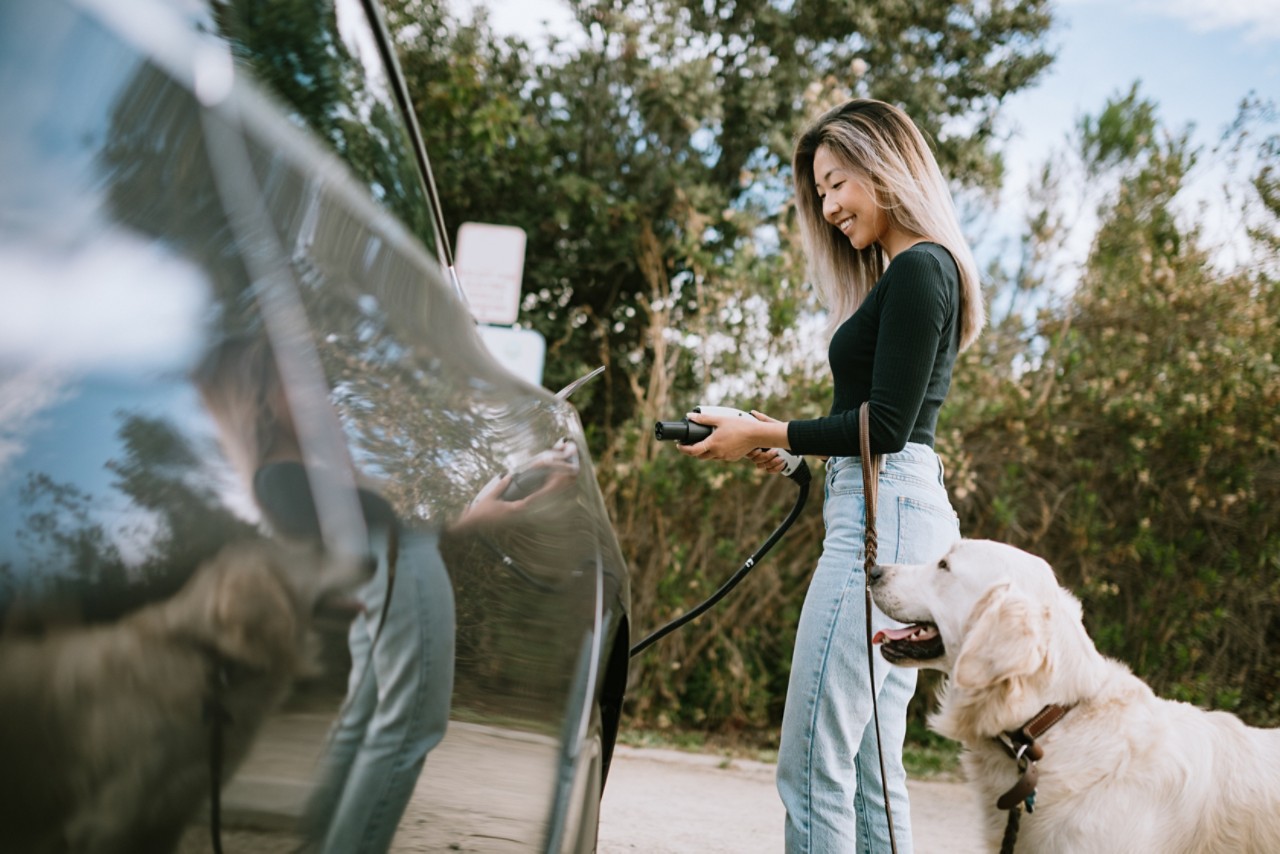 woman-charges-ev-getty-1216278069